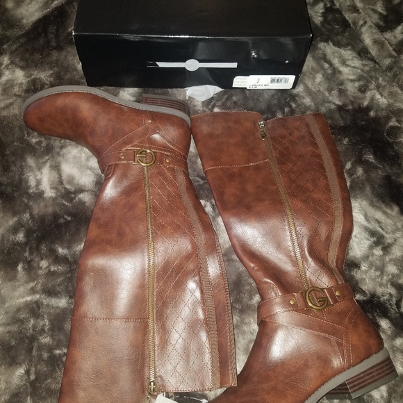 Boots - Picture 6 of 9